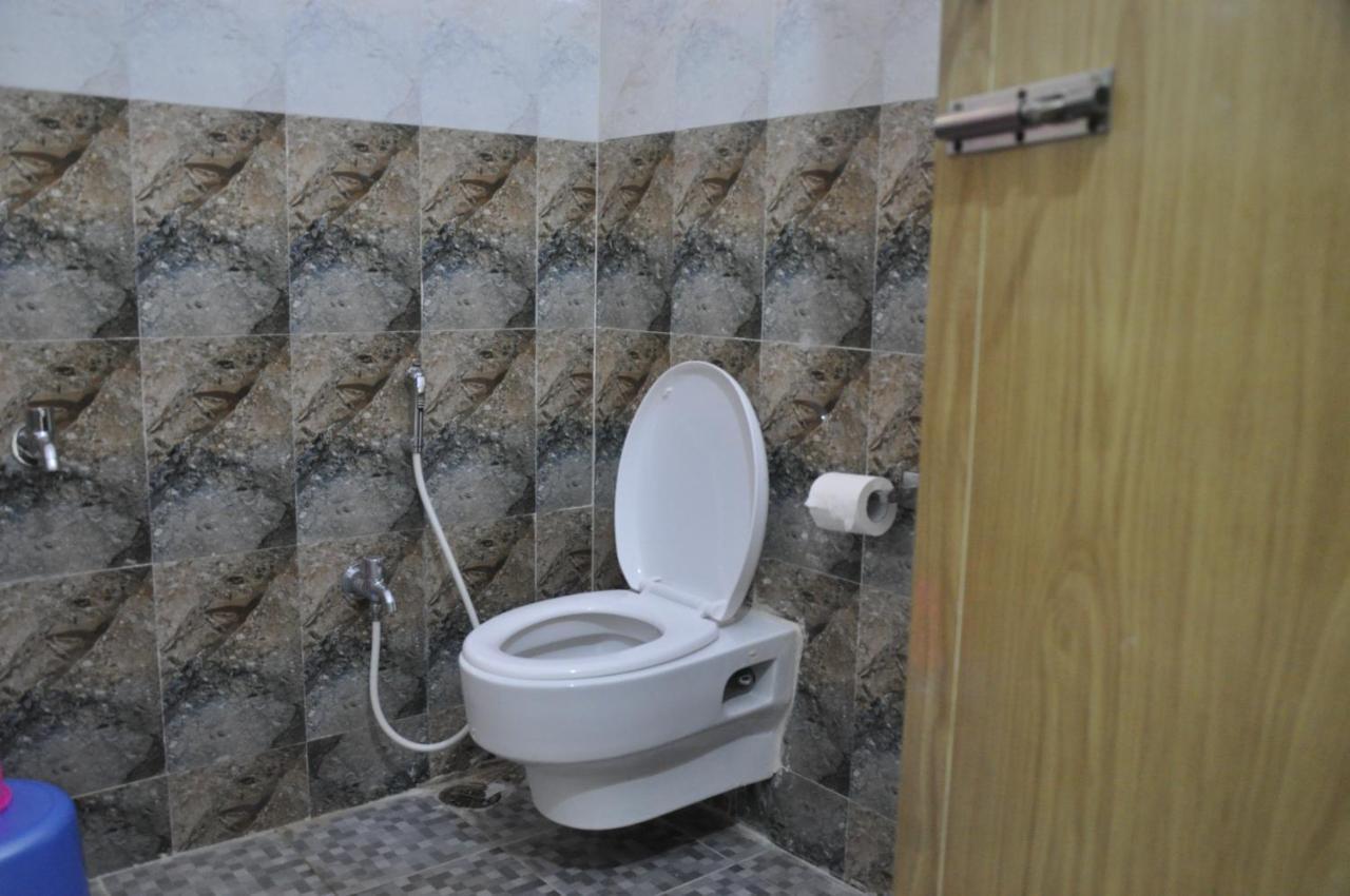 Dharmapuri C M Hotel المظهر الخارجي الصورة